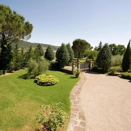 In With Pool Nyaraló