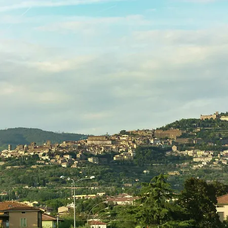 In With Pool Cortona